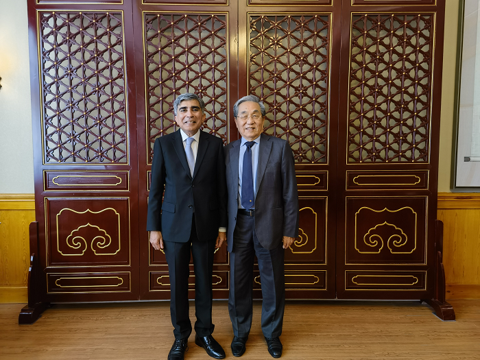 The Chief Representative of the ADB in China, Safdar Parvez, Visits the ICC